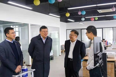 清华大学副校长尤政一行莅临宁波海尔欣公司