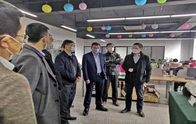 宁波市政协党组书记徐宇宁一行莅临调研宁波海尔欣光电科技公司